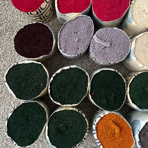 Lot Of 30 Readicut Latch & Hook Yarn 100% Wool - Picture 7 of 11